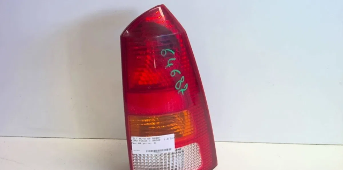 Feu arrière droit Ford FOCUS I Clipper (DNW) 1.8 tdci (2001-2004) occasion