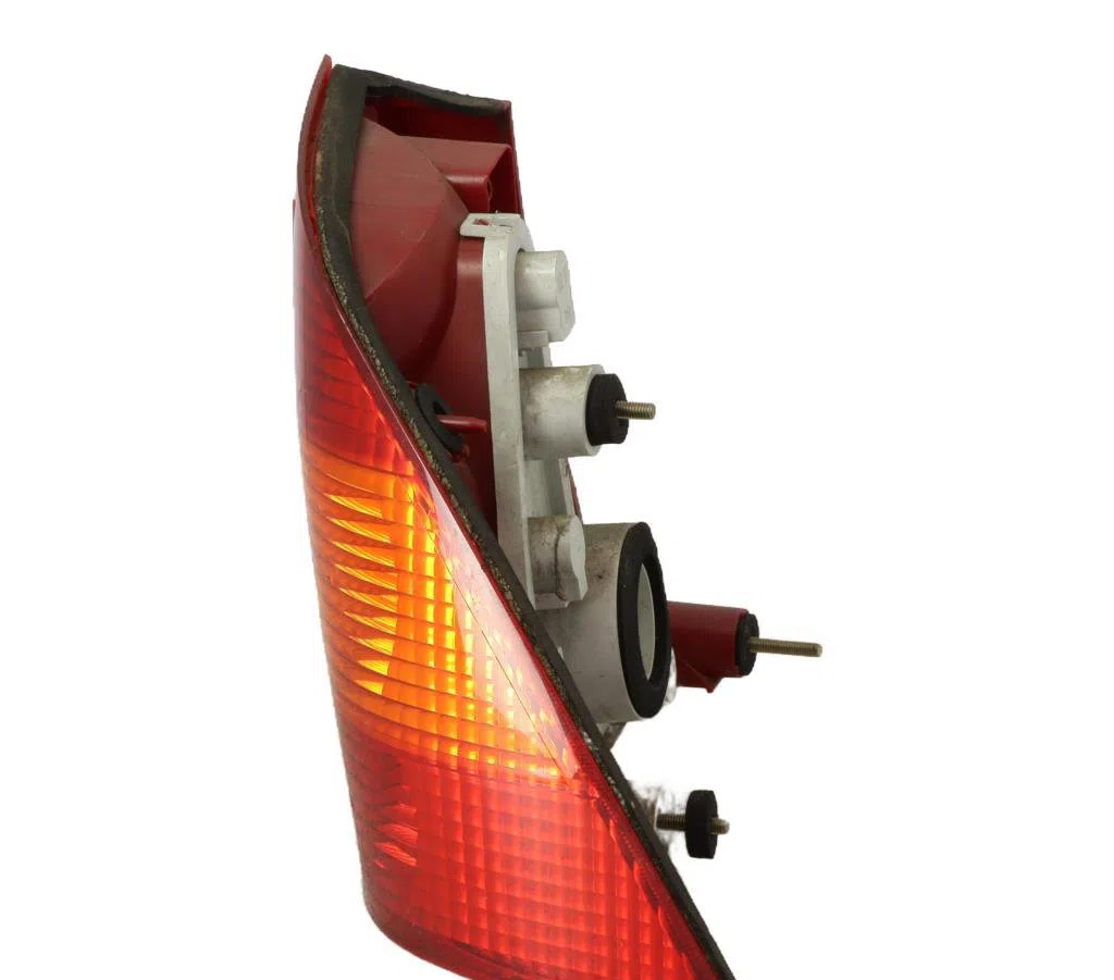 Feu arrière droit Ford FOCUS I (DAW, DBW) 1.6 16v (1998-2004) occasion