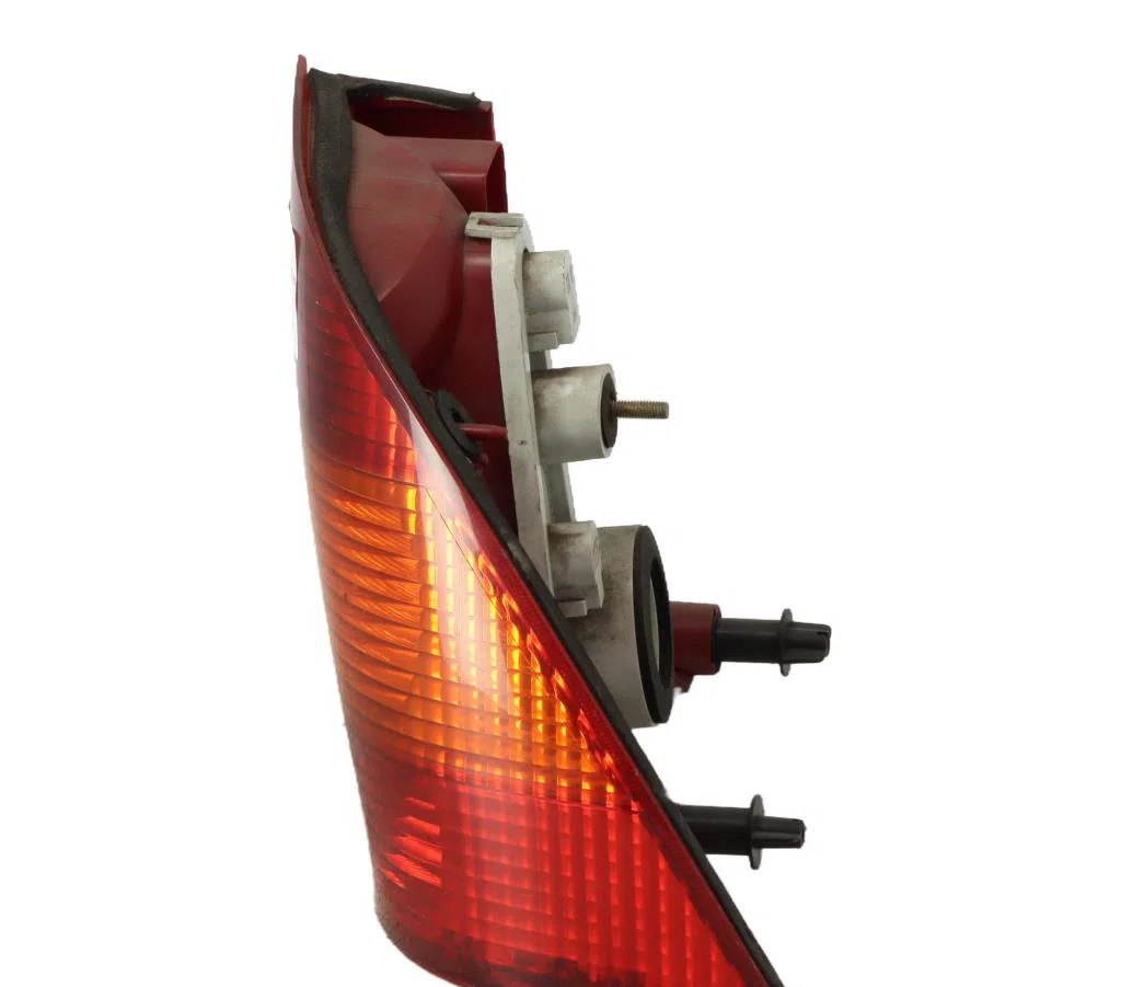 Feu arrière droit Ford FOCUS I (DAW, DBW) 1.8 turbo di - tddi (1998-2004) occasion