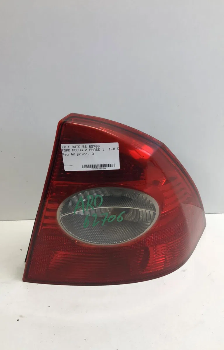 Feu arrière droit Ford FOCUS II A trois volumes (DB_, FCH, DH) 1.8 tdci (2005-2012) occasion