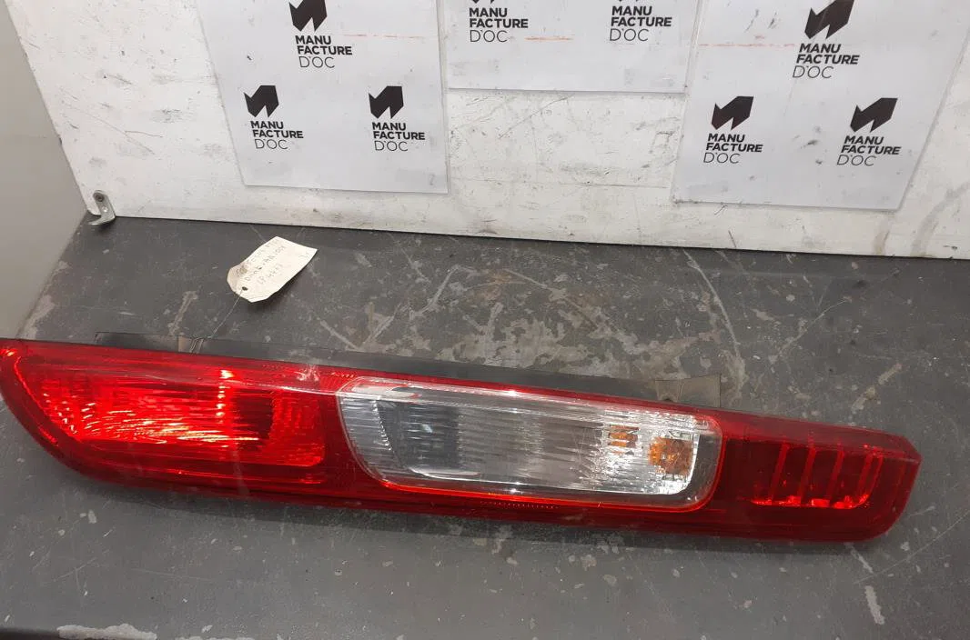 Feu arrière droit Ford FOCUS II (DA_, HCP, DP) 1.6 tdci (2004-2012) occasion