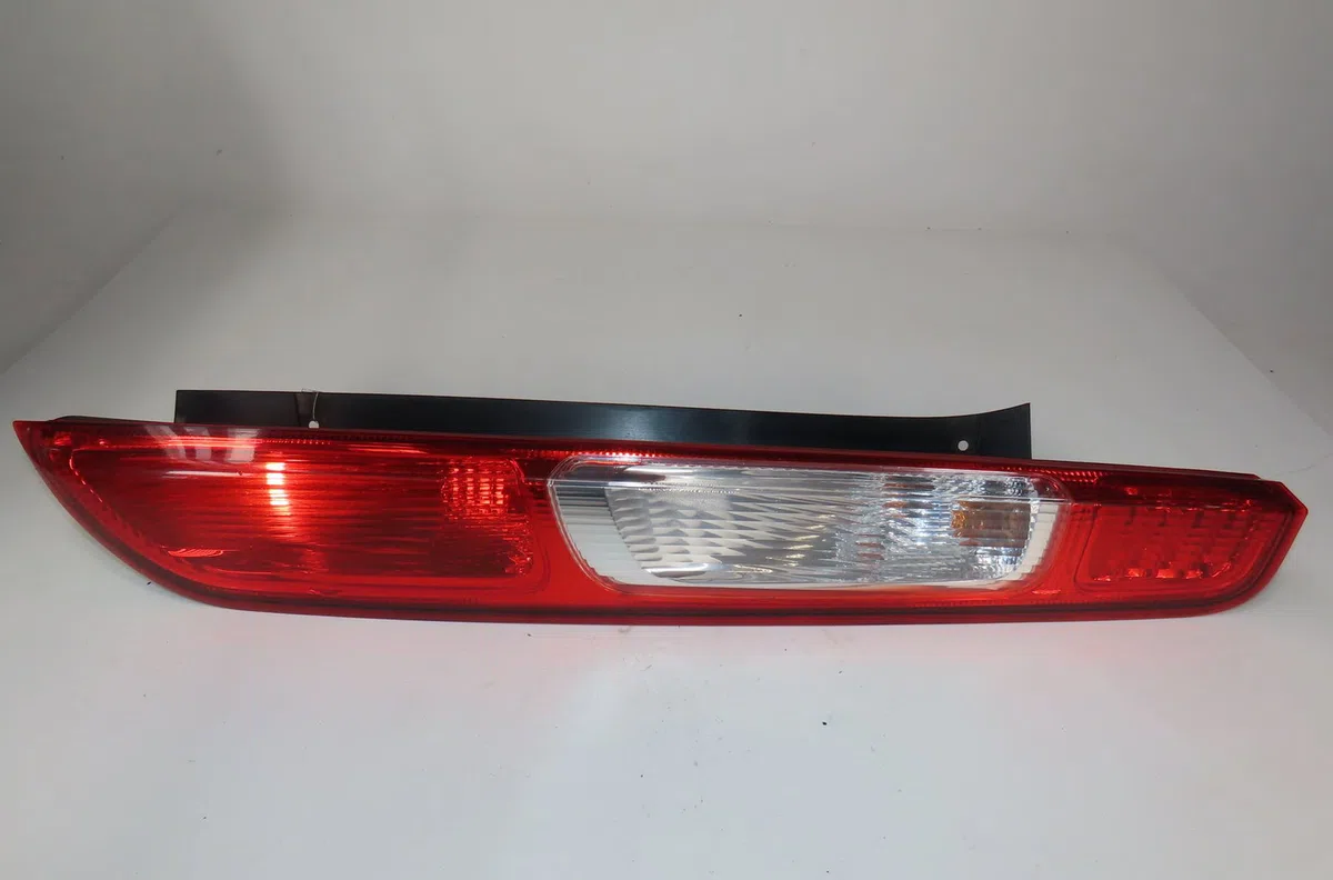 Feu arrière droit Ford FOCUS II (DA_, HCP, DP) 1.8 tdci (2005-2012) occasion
