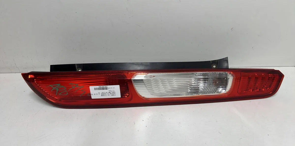 Feu arrière droit Ford FOCUS II (DA_, HCP, DP) 2.0 tdci (2004-2008) occasion