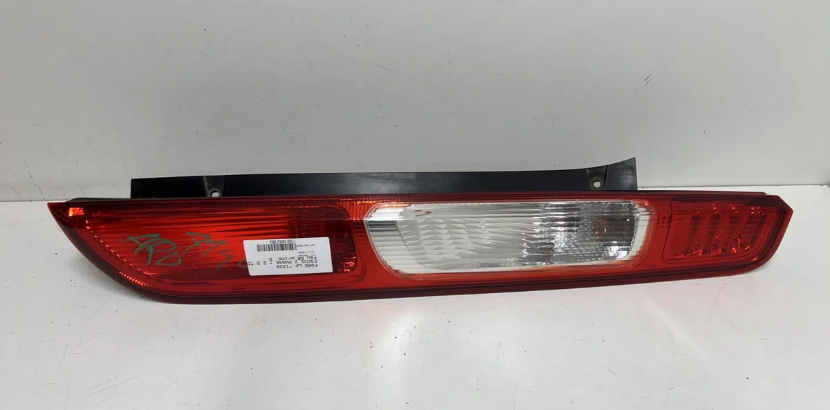 Feu arrière droit Ford FOCUS II (DA_, HCP, DP) 2.0 tdci (2004-2008) occasion