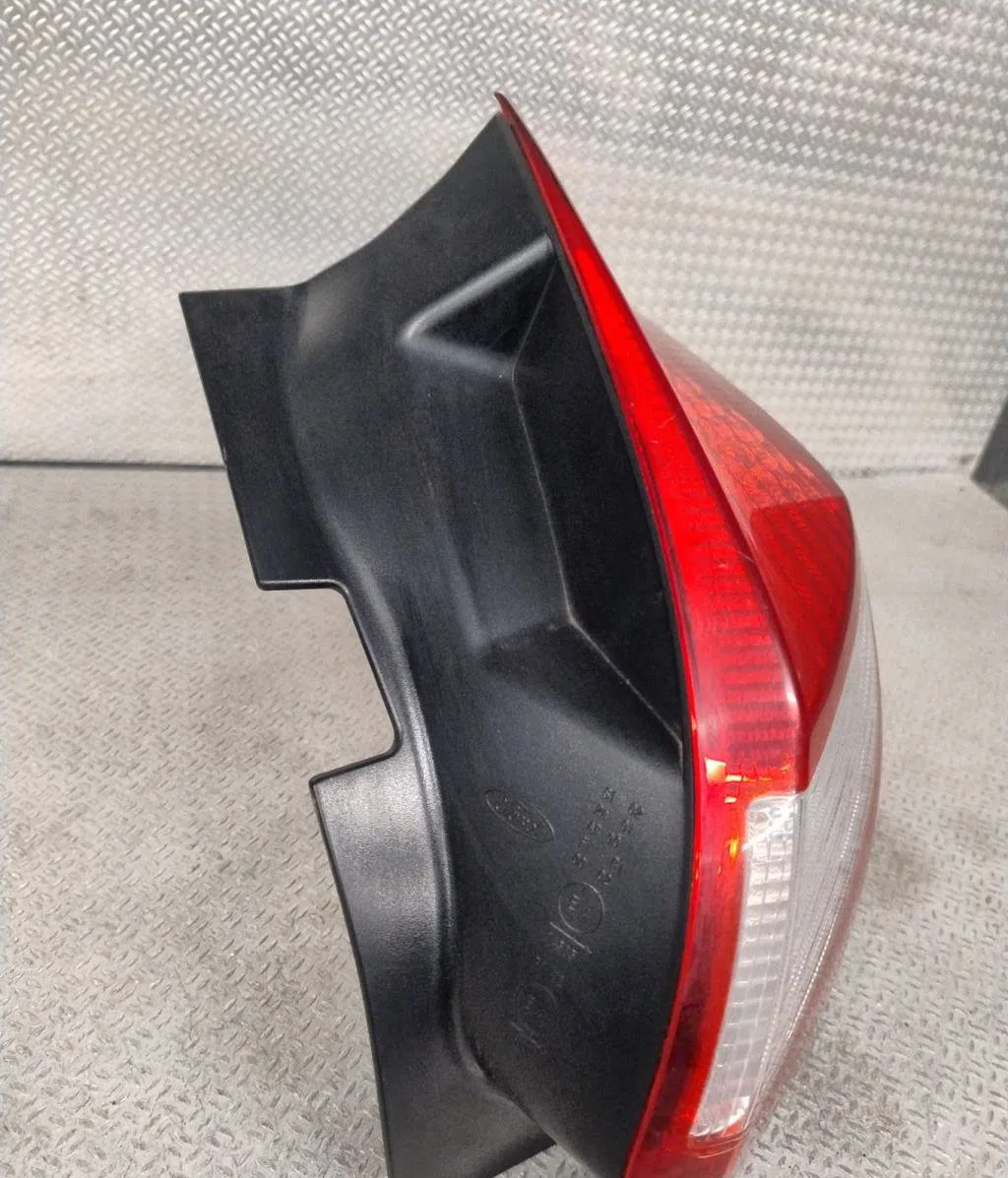 Feu arrière droit Ford FOCUS III 1.0 ecoboost (2012-2017) occasion