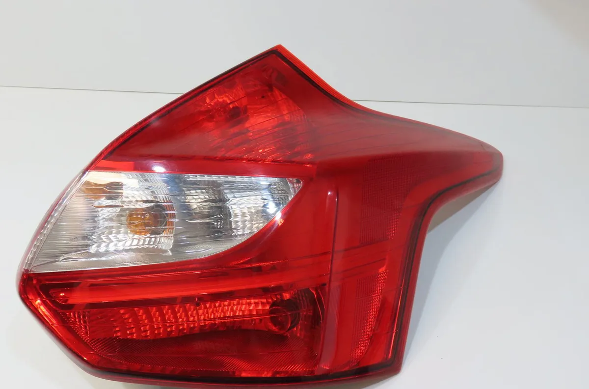 Feu arrière droit Ford FOCUS III 1.6 tdci (2010-2017) occasion
