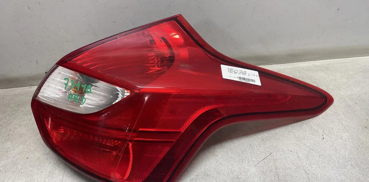 Feu arrière droit Ford FOCUS III 1.6 tdci (2010-2017) occasion