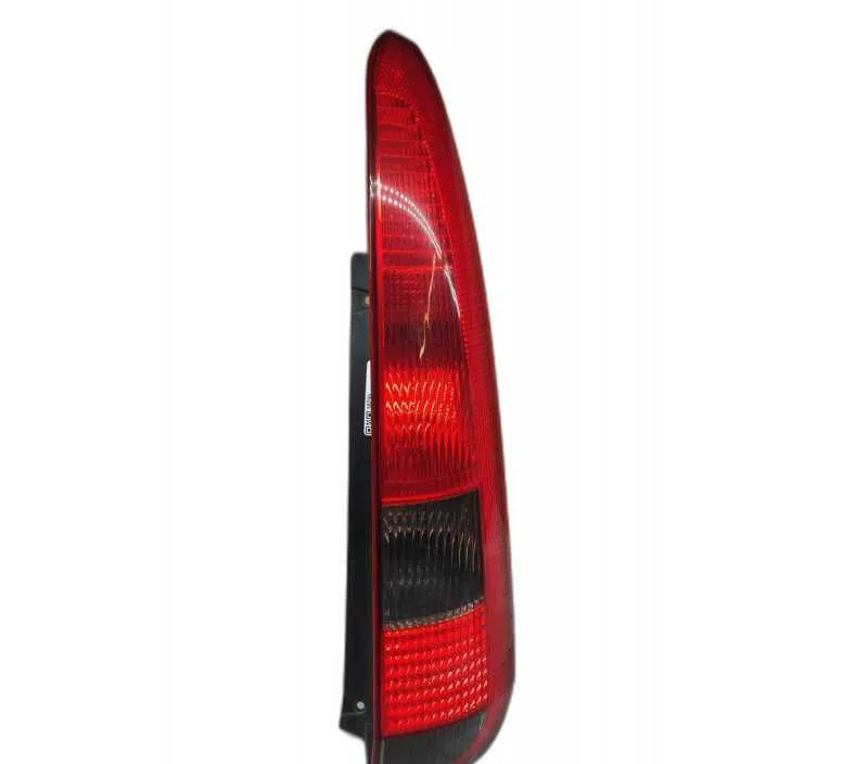 FEU ARRIERE DROIT FORD FUSION 1324515