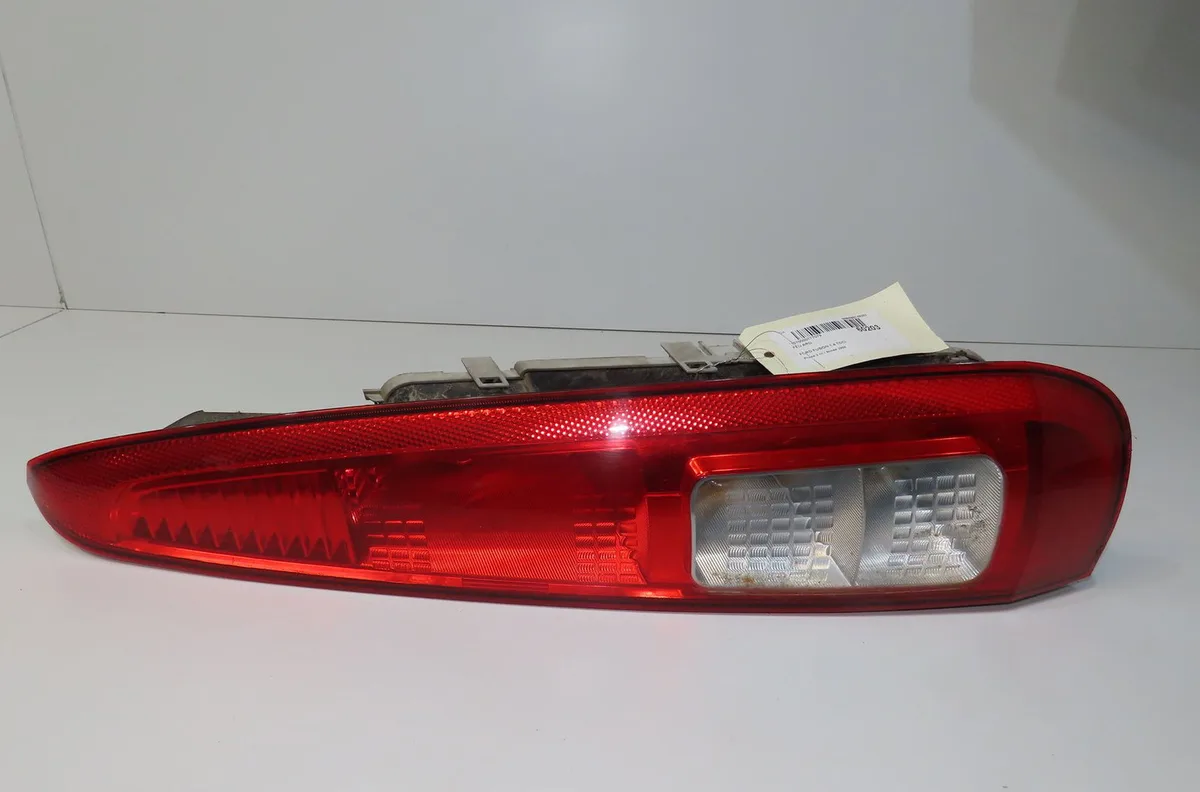 Feu arrière droit Ford FUSION (JU_) 1.4 tdci (2002-2012) 5 portes occasion