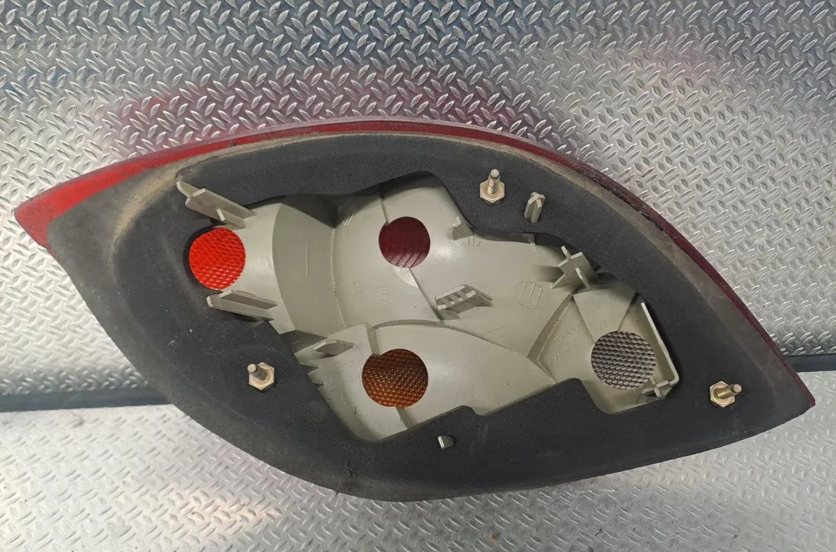 Feu arrière droit FORD KA 1  KA 1 PHASE 1 occasion