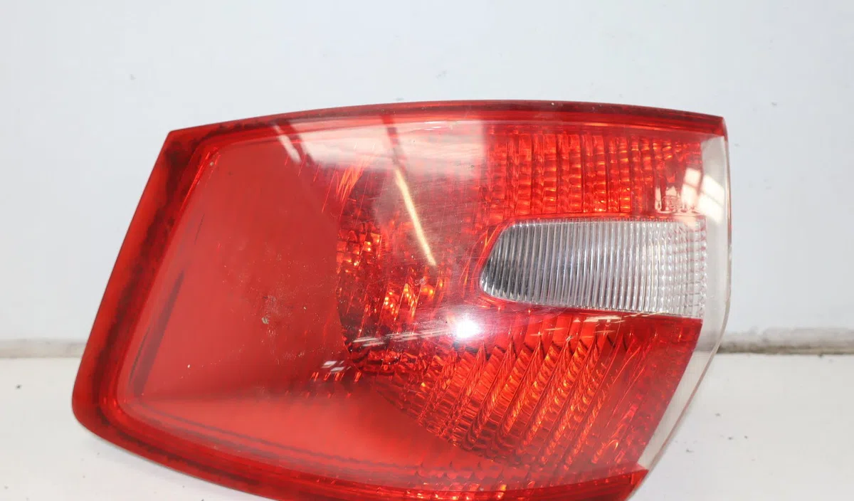 Feu arrière droit Ford KUGA I 2.0 tdci (2008-2012) 5 portes occasion