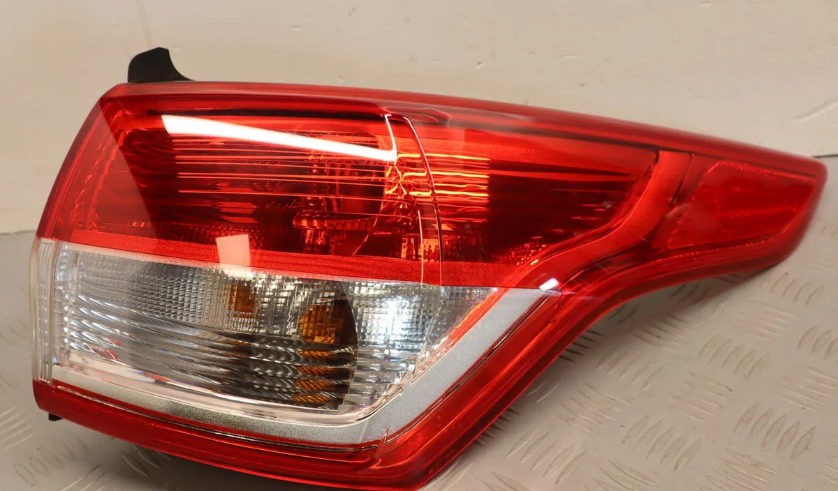 Feu arrière droit Ford KUGA II (DM2) 2.0 tdci (2013-2014) occasion