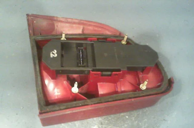Feu arrière droit FORD MONDEO 2000 occasion