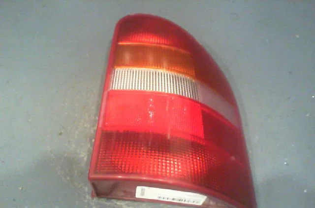 Feu arrière droit FORD MONDEO 2000 occasion