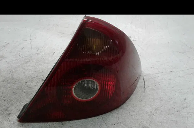 Feu arrière droit Ford MONDEO III (B5Y) 1.8 16v (2000-2007) occasion