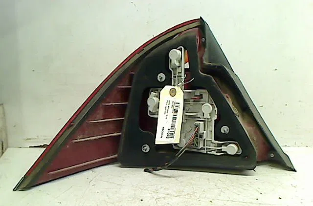 Feu arrière droit Ford MONDEO III (B5Y) 1.8 16v (2000-2007) occasion