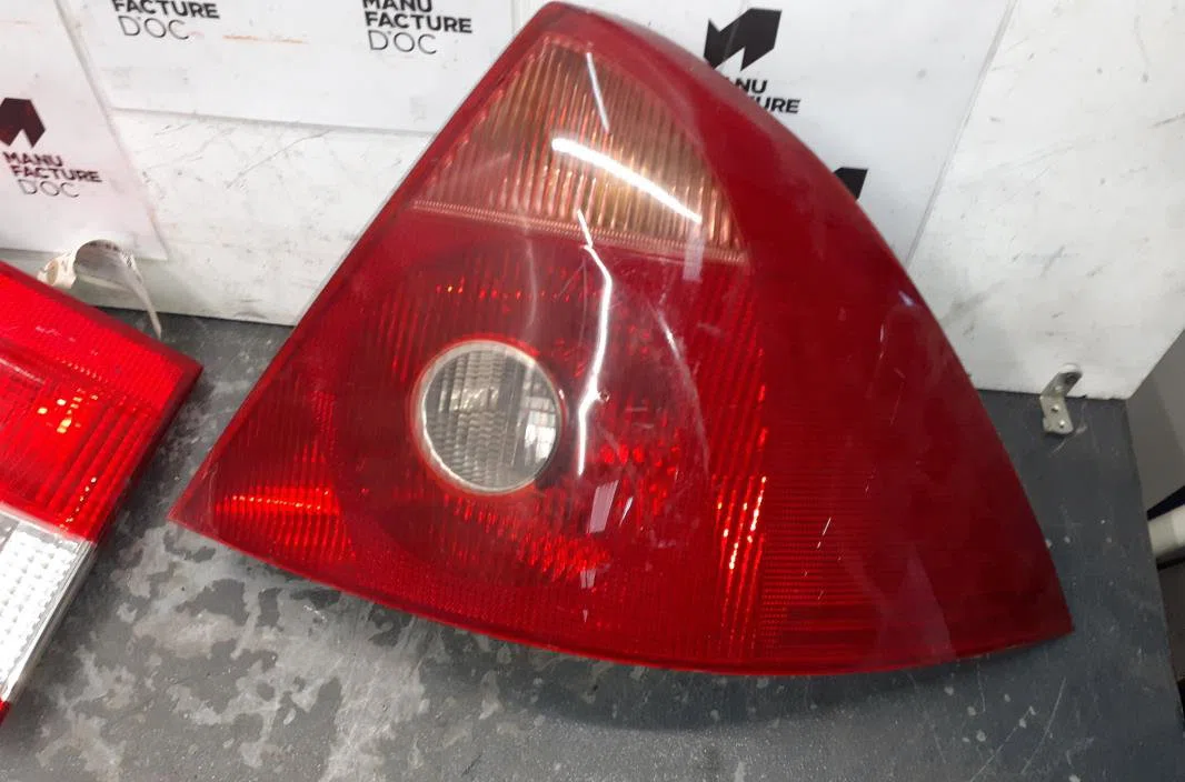 Feu arrière droit Ford MONDEO III (B5Y) 2.0 16v tddi - tdci (2000-2007) 5 portes occasion