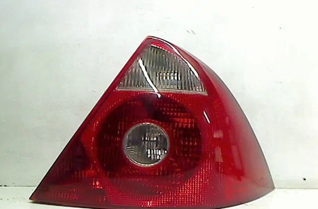 Feu arrière droit Ford MONDEO III (B5Y) 2.0 16v tddi - tdci (2000-2007) 5 portes occasion
