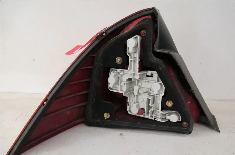 Feu arrière droit Ford MONDEO III (B5Y) 2.0 tdci (2001-2007) 5 portes occasion
