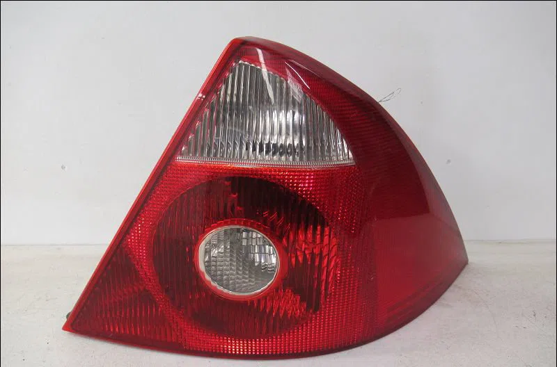 Feu arrière droit Ford MONDEO III (B5Y) 2.0 tdci (2001-2007) 5 portes occasion