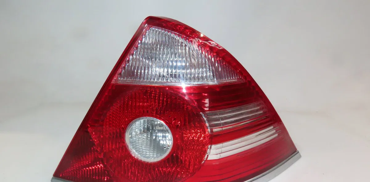 Feu arrière droit Ford MONDEO III (B5Y) 2.0 tdci (2001-2007) 5 portes occasion