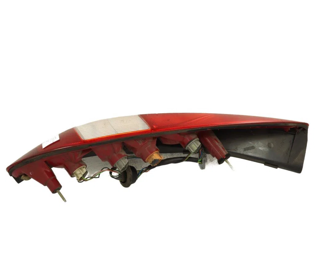 Feu arrière droit Ford MONDEO III Clipper (BWY) 2.0 16v tddi - tdci (2000-2007) occasion