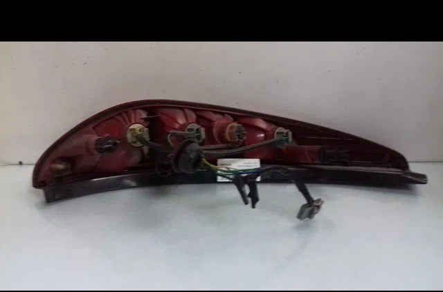 Feu arrière droit Ford MONDEO III Clipper (BWY) 2.0 tdci (2001-2007) occasion