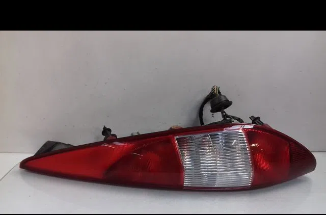 Feu arrière droit Ford MONDEO III Clipper (BWY) 2.0 tdci (2001-2007) occasion