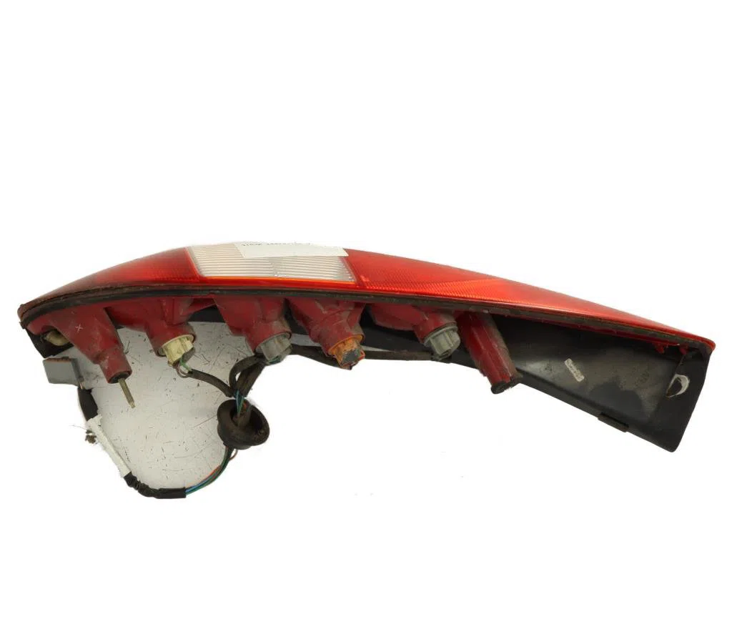 Feu arrière droit Ford MONDEO III Clipper (BWY) 2.0 tdci (2001-2007) occasion