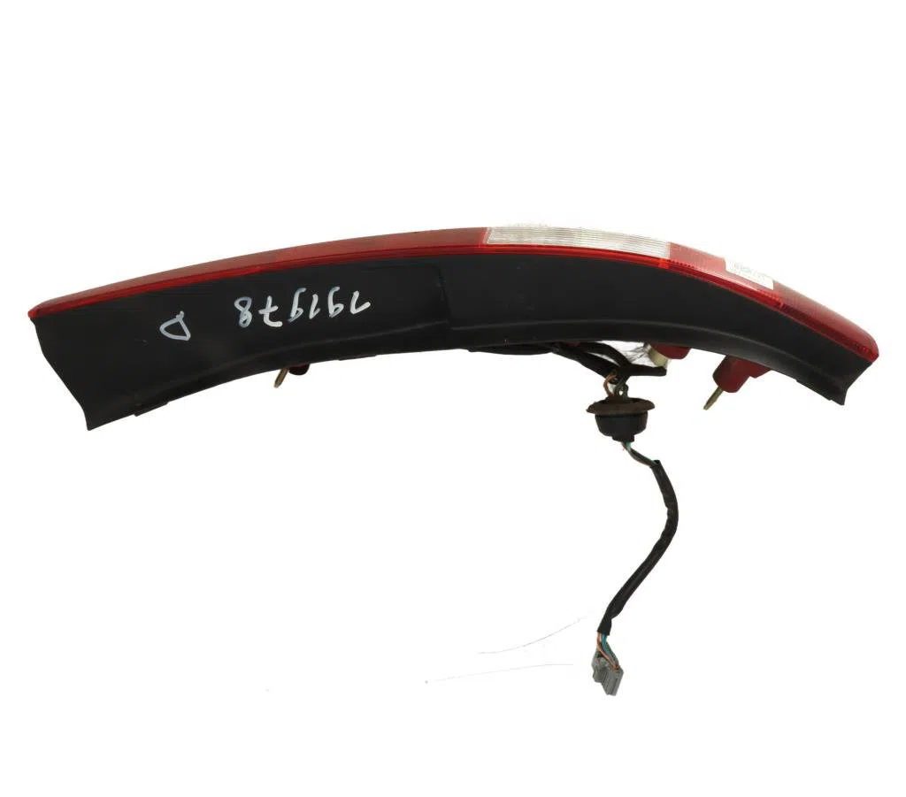 Feu arrière droit Ford MONDEO III Clipper (BWY) St220 (2002-2007) occasion