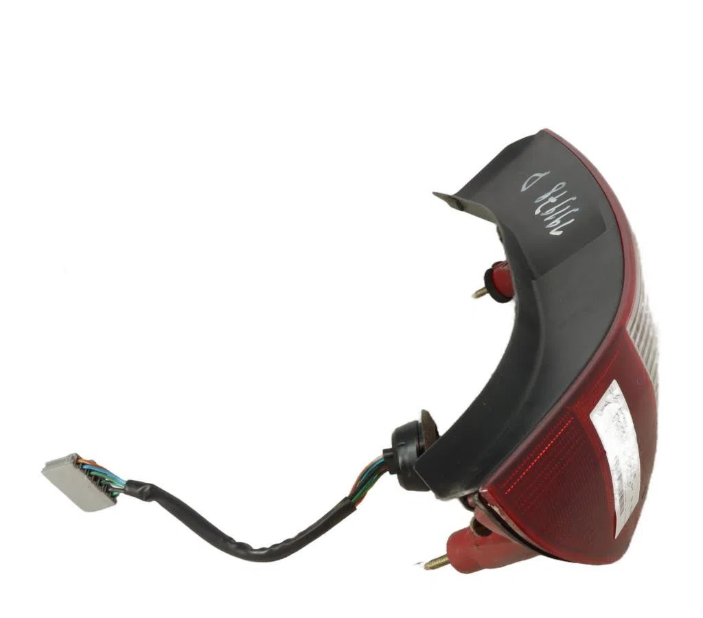 Feu arrière droit Ford MONDEO III Clipper (BWY) St220 (2002-2007) occasion