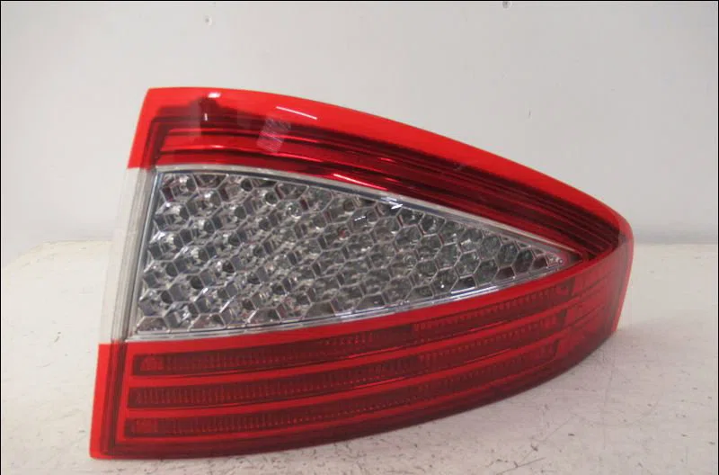 Feu arrière droit Ford MONDEO IV A trois volumes (BA7) 1.8 tdci (2007-2015) occasion