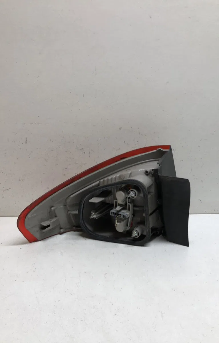 Feu arrière droit Ford MONDEO IV (BA7) 1.8 tdci (2007-2015) occasion