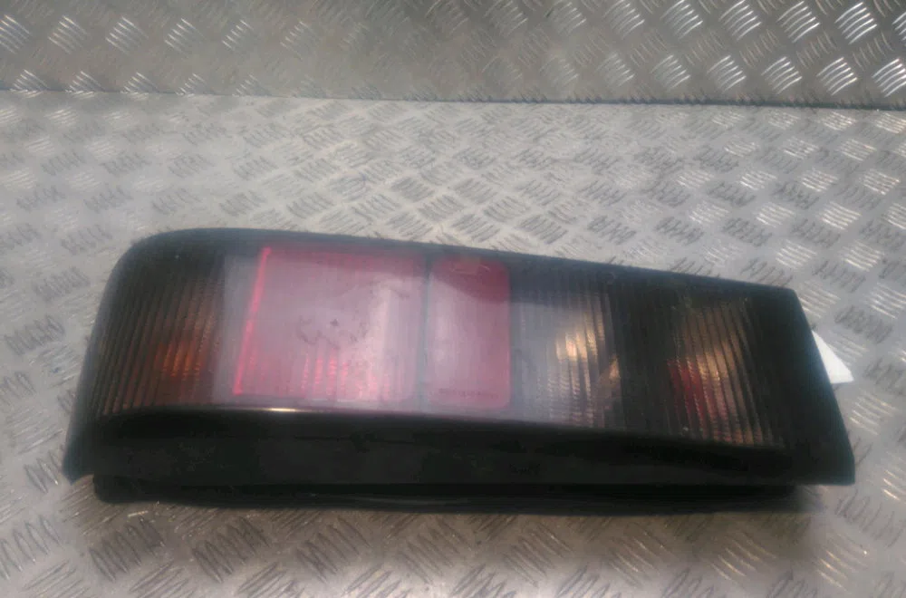 Feu arrière droit Ford SIERRA II 3-5 portes (GBC, GBG) 2.3 d (1987-1989) occasion