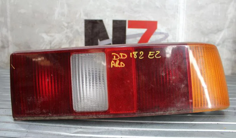 Feu arrière droit FORD SIERRA PHASE 2 occasion