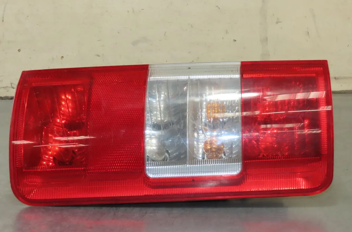 Feu arrière droit Ford TOURNEO CONNECT 1.8 tdci (2002-2013) occasion