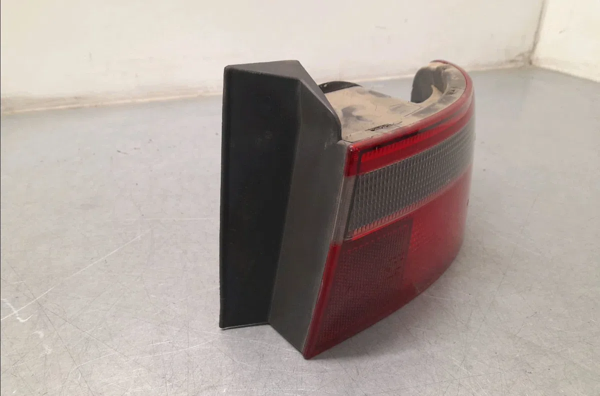 Feu arrière droit HONDA ACCORD V  2.0i occasion