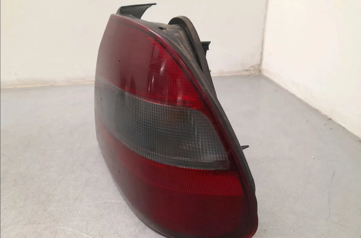 Feu arrière droit HONDA CIVIC V  1.5i 115ch occasion