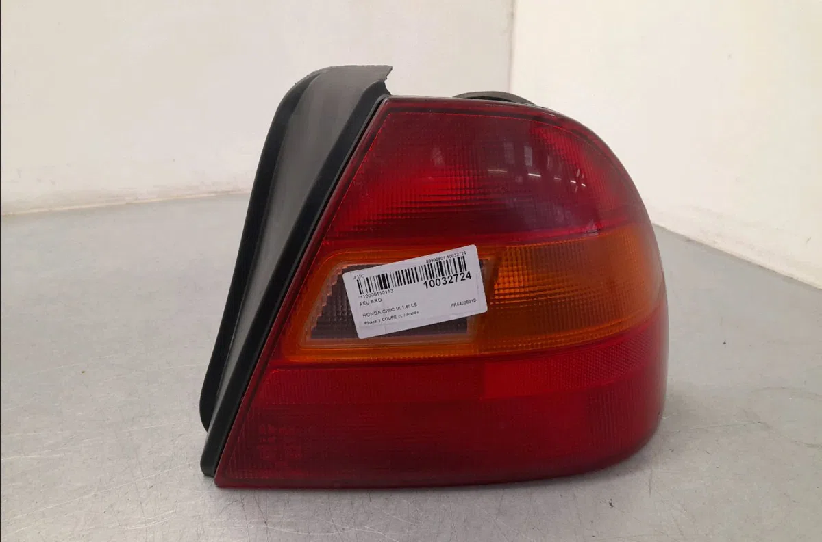 Feu arrière droit HONDA CIVIC VI  1.6I LS occasion