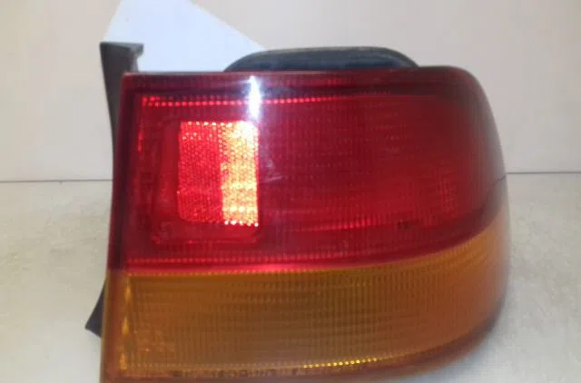 Feu arrière droit Honda CIVIC VI Coupé (EJ, EM1) 1.6 i (ej6) (1996-2000) occasion