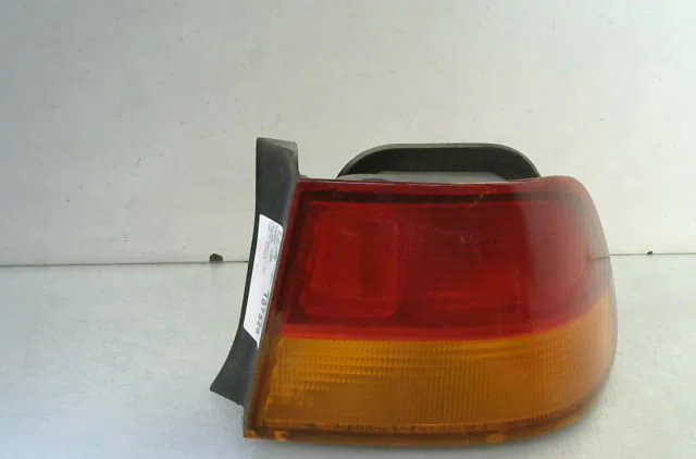 Feu arrière droit Honda CIVIC VI Coupé (EJ, EM1) 1.6 i vtec (em1) (1996-2000) occasion