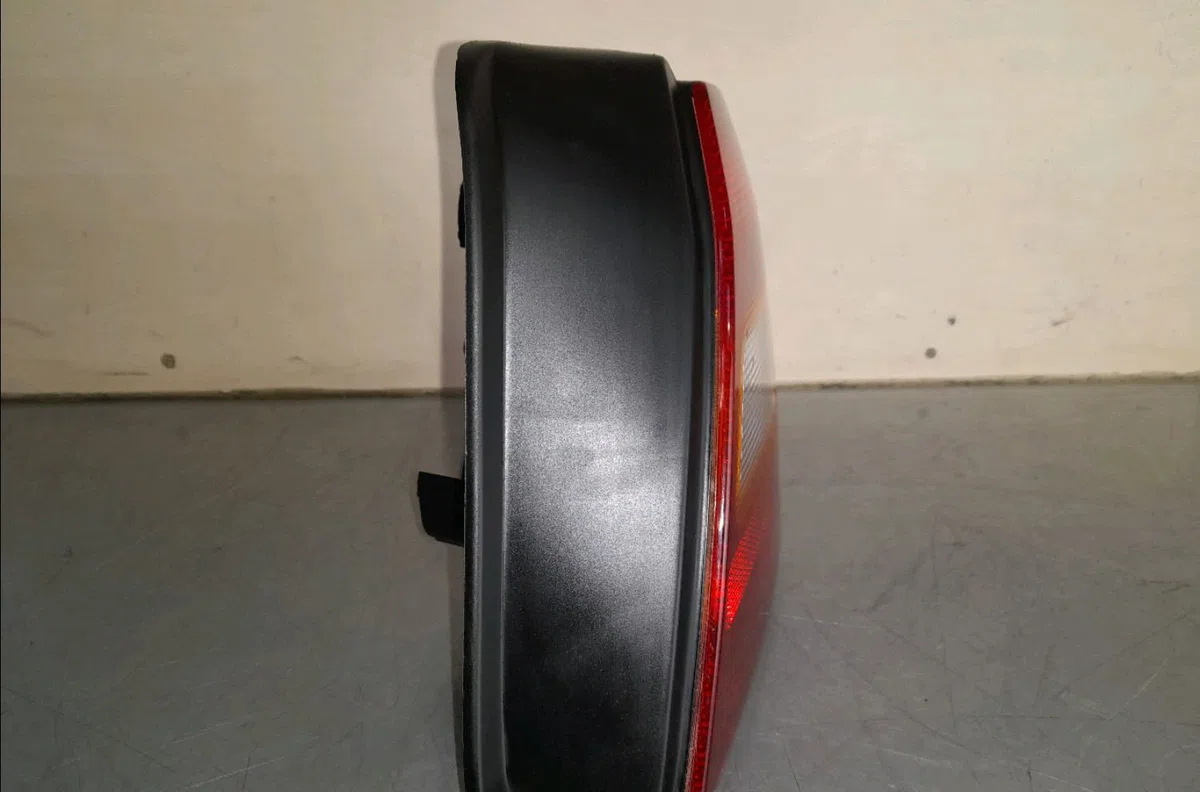 Feu arrière droit Honda CIVIC VI Fastback (MA, MB) 1.4 i (ma8, mb2) (1995-2001) occasion