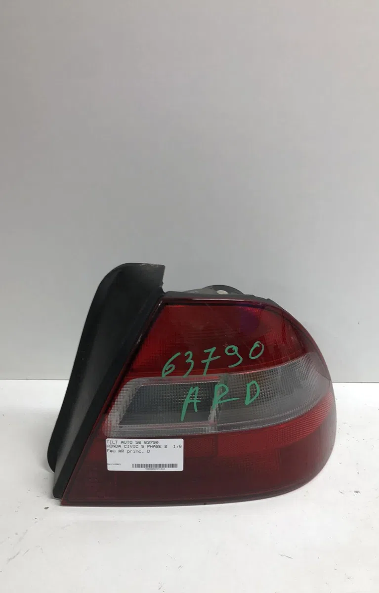 Feu arrière droit Honda CIVIC VI Fastback (MA, MB) 1.6 16v (mb4) (1997-2001) occasion
