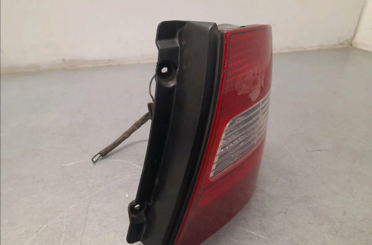 Feu arrière droit Honda CIVIC VI Fastback (MA, MB) 2.0 tdic (mb7) (1998-2000) occasion