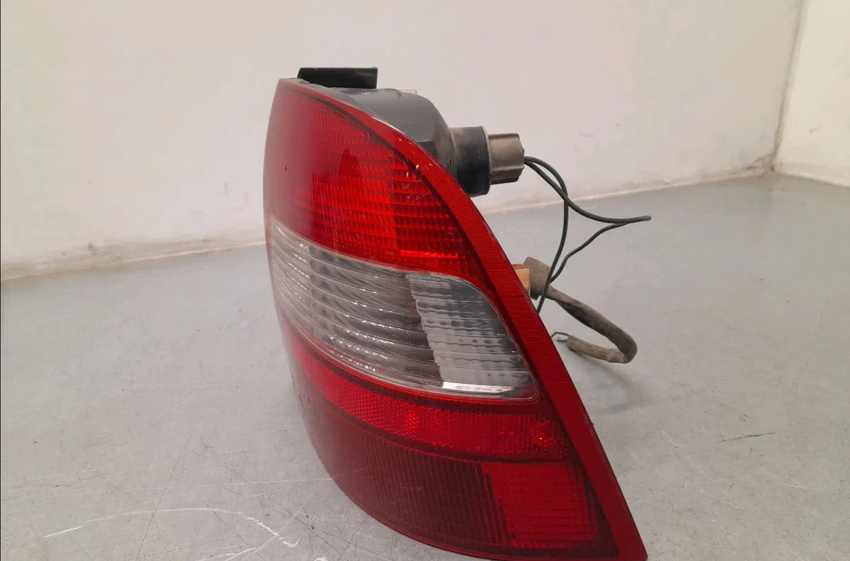 Feu arrière droit Honda CIVIC VI Fastback (MA, MB) 2.0 tdic (mb7) (1998-2000) occasion