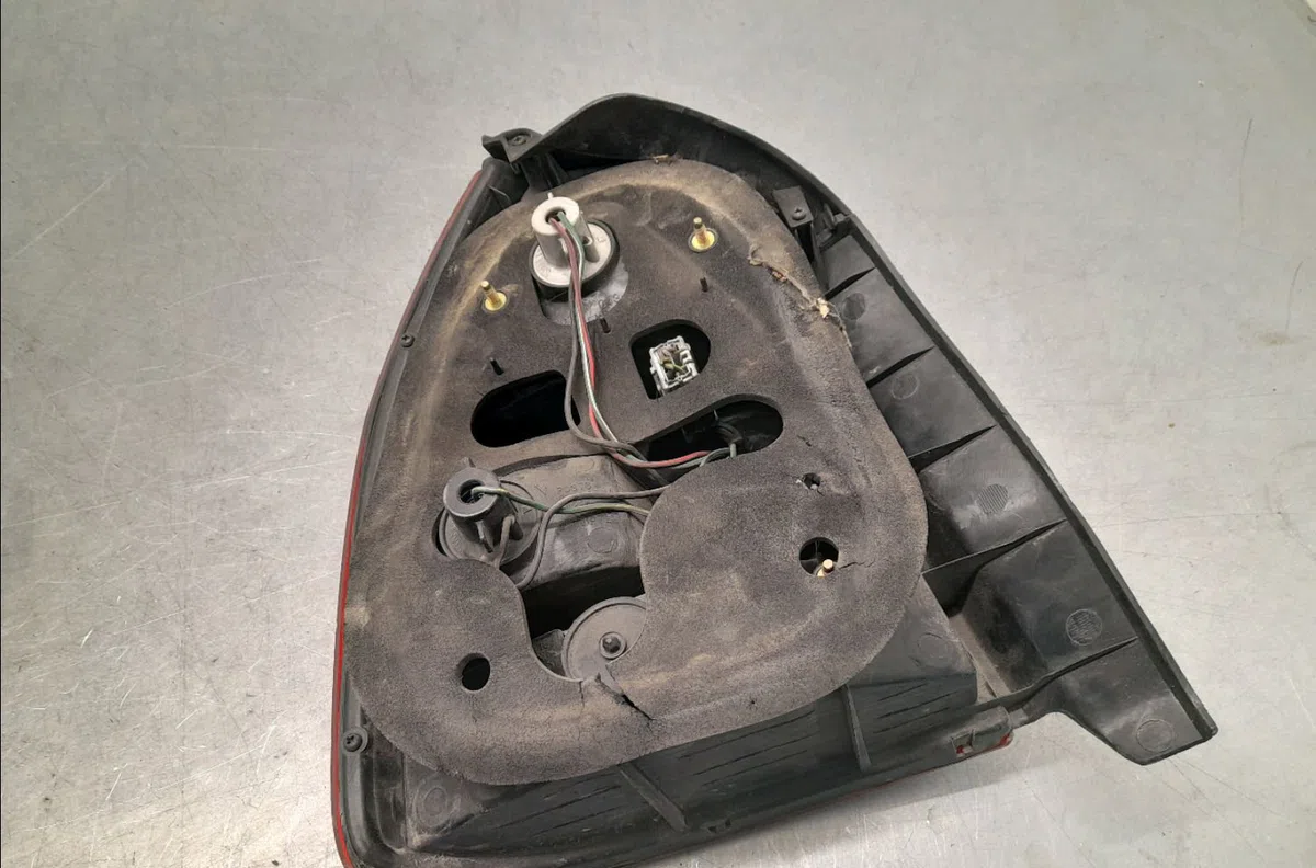 Feu arrière droit Honda CIVIC VI Hatchback (EJ, EK) 1.4 i s (ej9) (1995-2001) occasion