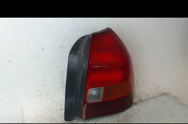 Feu arrière droit Honda CIVIC VI Hatchback (EJ, EK) 1.5 i (ek3) (1995-2001) occasion