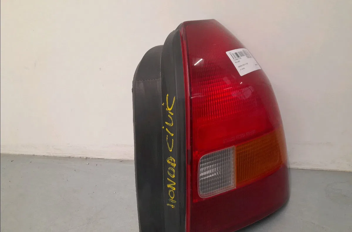Feu arrière droit HONDA CIVIC VI occasion