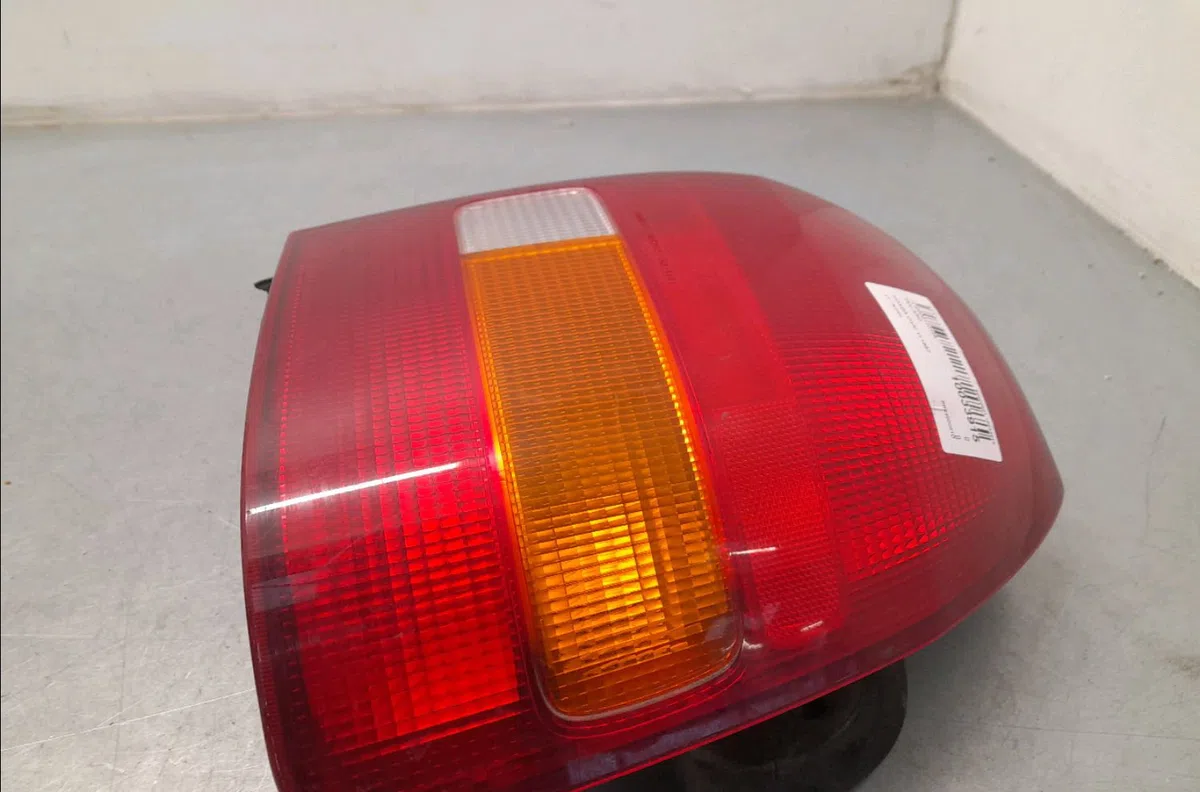 Feu arrière droit HONDA CIVIC VI occasion