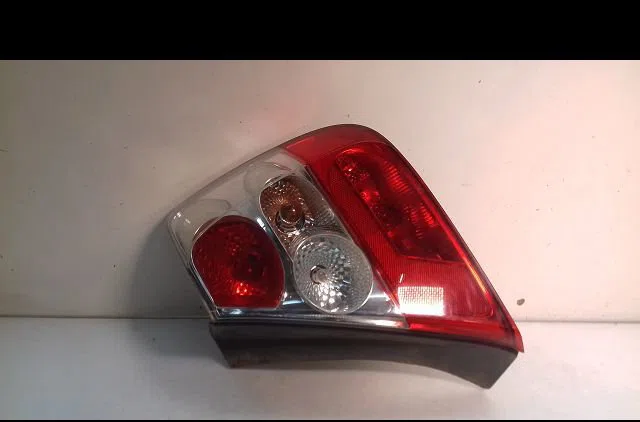 Feu arrière droit Honda CIVIC VII Hatchback (EU, EP, EV) 1.6 i (ep2, eu8, eu6) (2001-2005) occasion